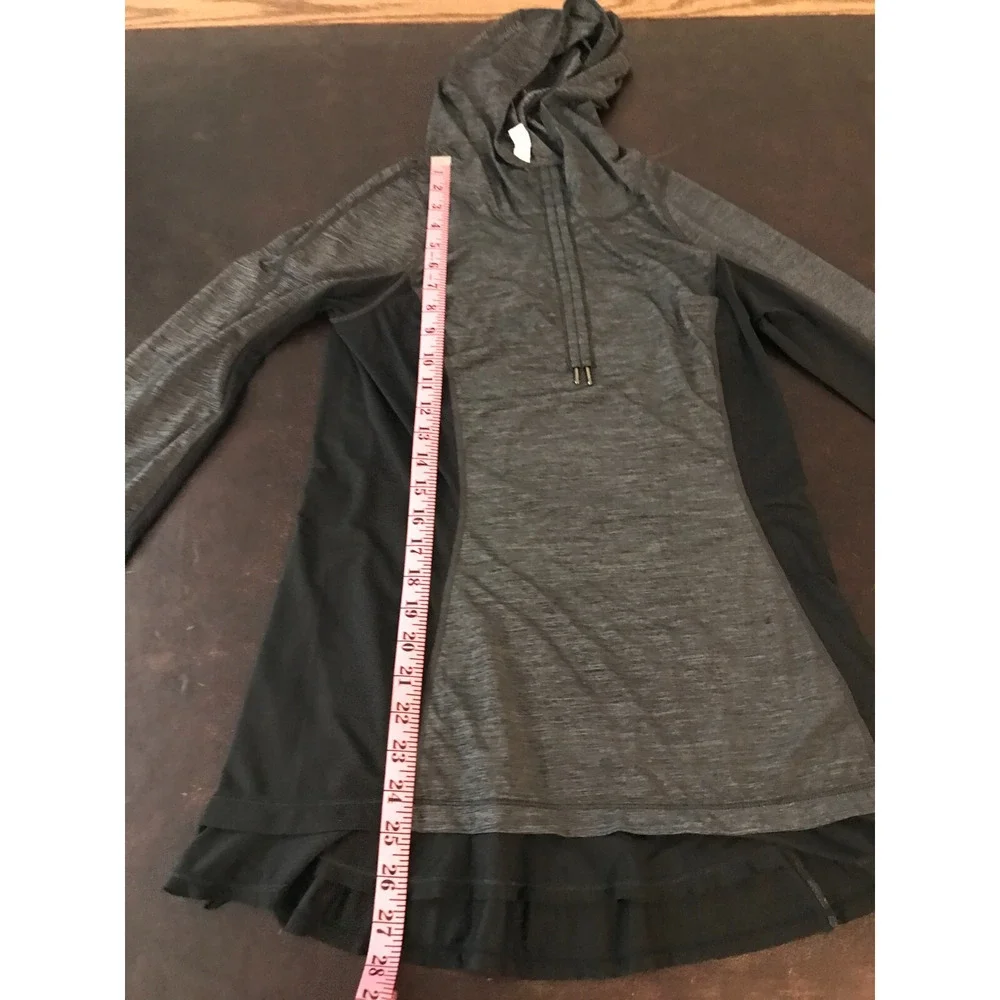 Lululemon Run in the Sun Hoodie 6 Black UPF Pullover Thumbholes
